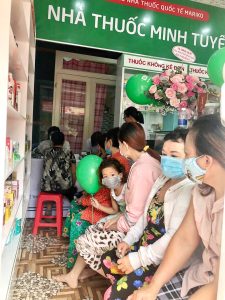 Sự kiện khai trương Nhà thuốc Mariko Minh Tuyến thu hút nhiều khách hàng tham gia trải nghiệm